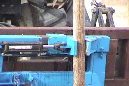 postpullerTV140frontclosed.jpg (15398 bytes)