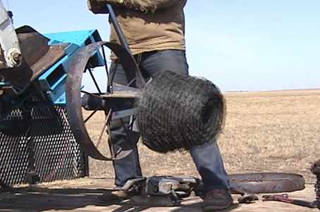 wirerollerremoving.jpg (19233 bytes)